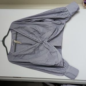 NWT Women's Long-Sleeve Cropped Poplin Twist Top